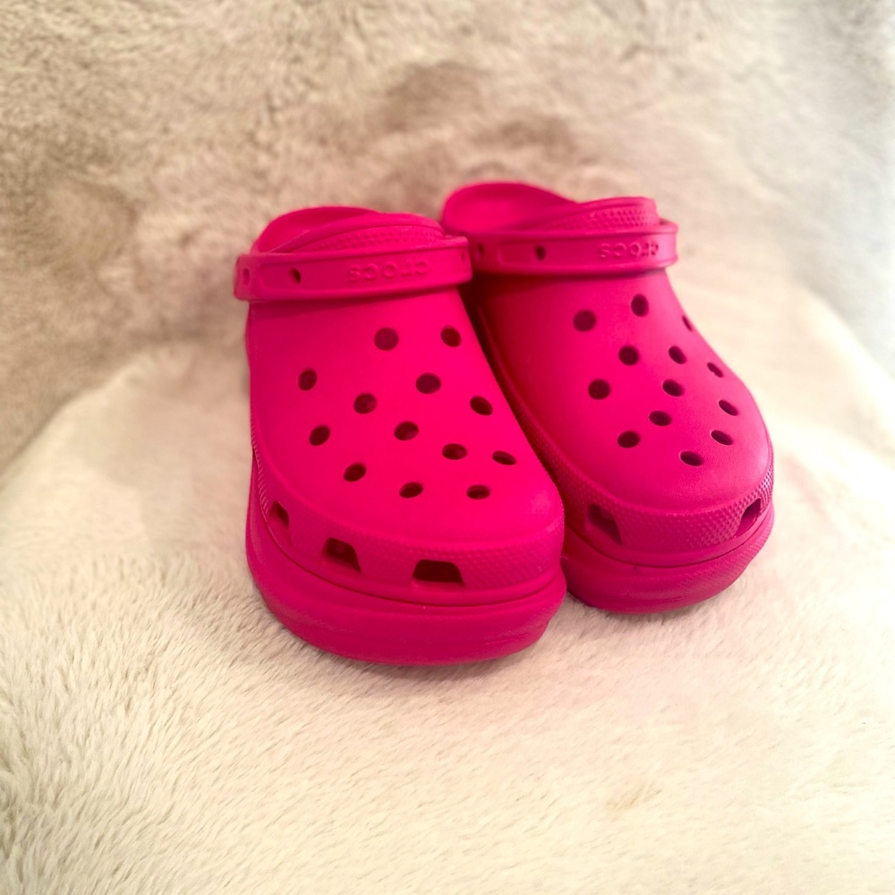 ✨Pink Platform Crocs - Womans Size 8 ✨